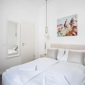 E13 - Grand Boulevard Heritage - Location By Bqa Appartamento